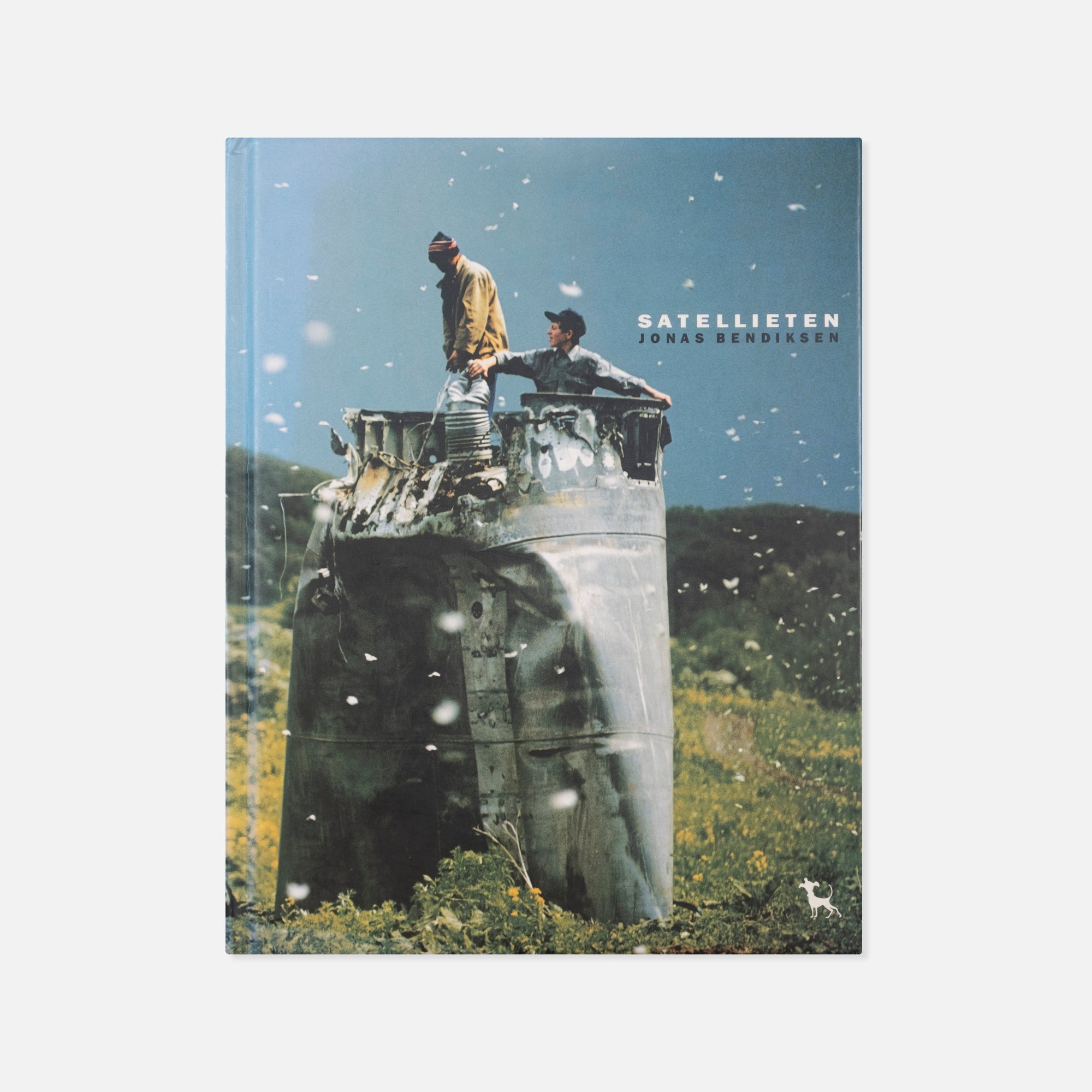 Jonas Bendiksen — Satellieten (Satellites)