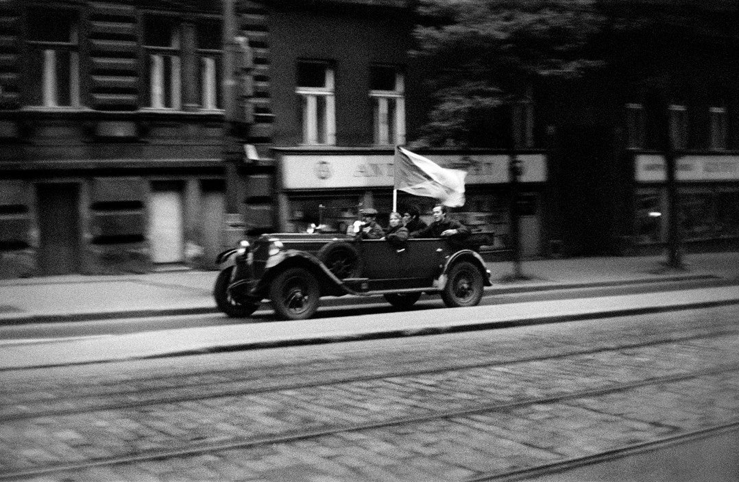 Josef Koudelka — Invasie Praag 68