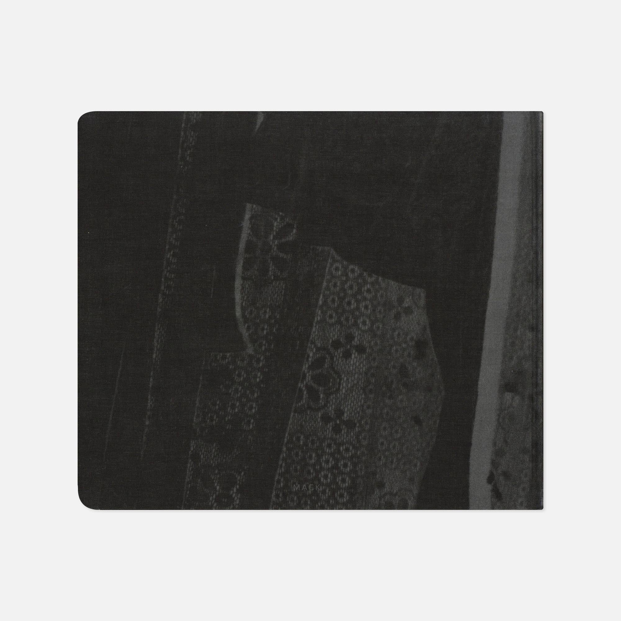Bertien van Manen — Let's sit down before we go