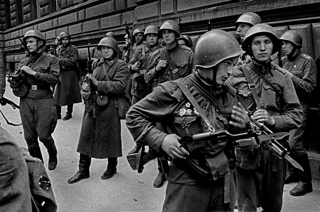 Josef Koudelka — Invasie Praag 68