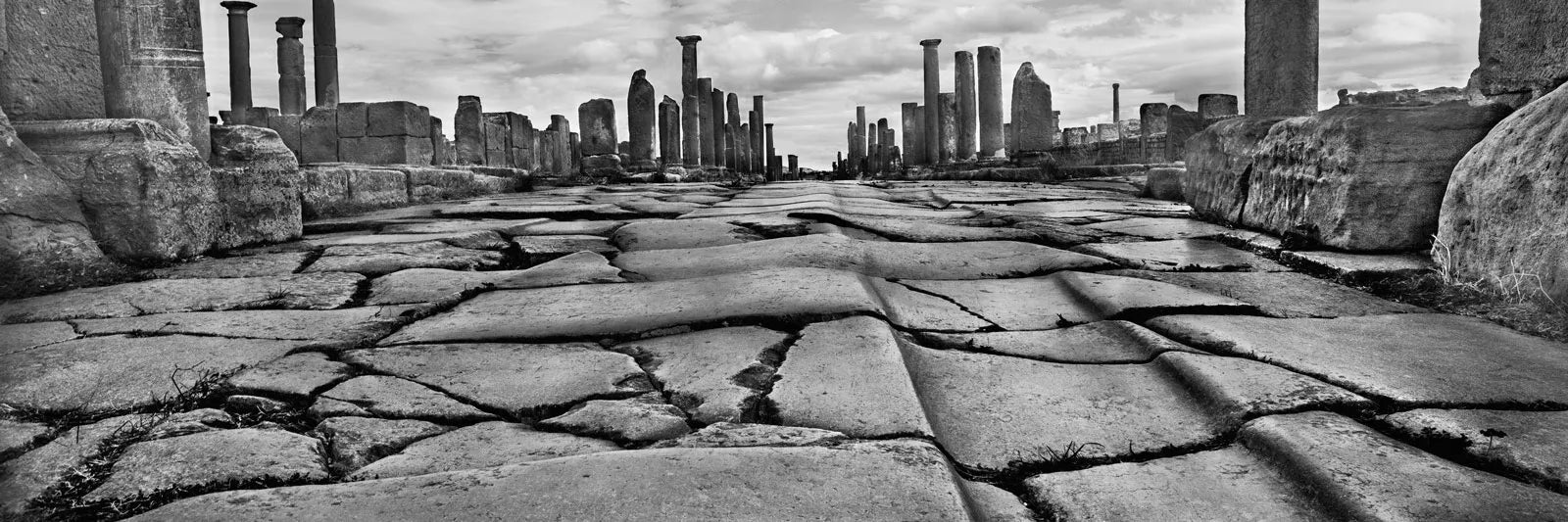 Josef Koudelka — Ruines (Ruins)