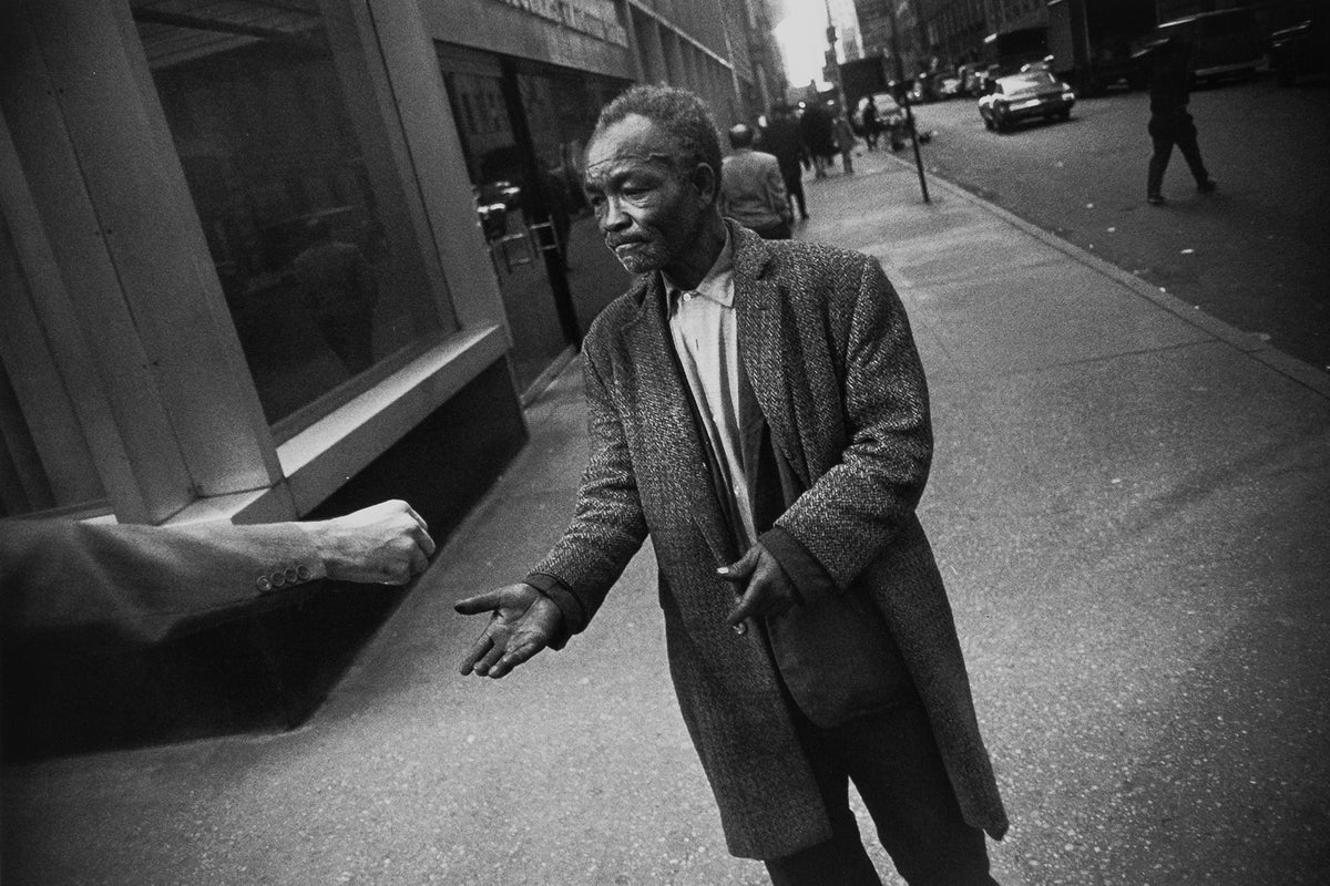 Garry Winogrand — The Man in the Crowd