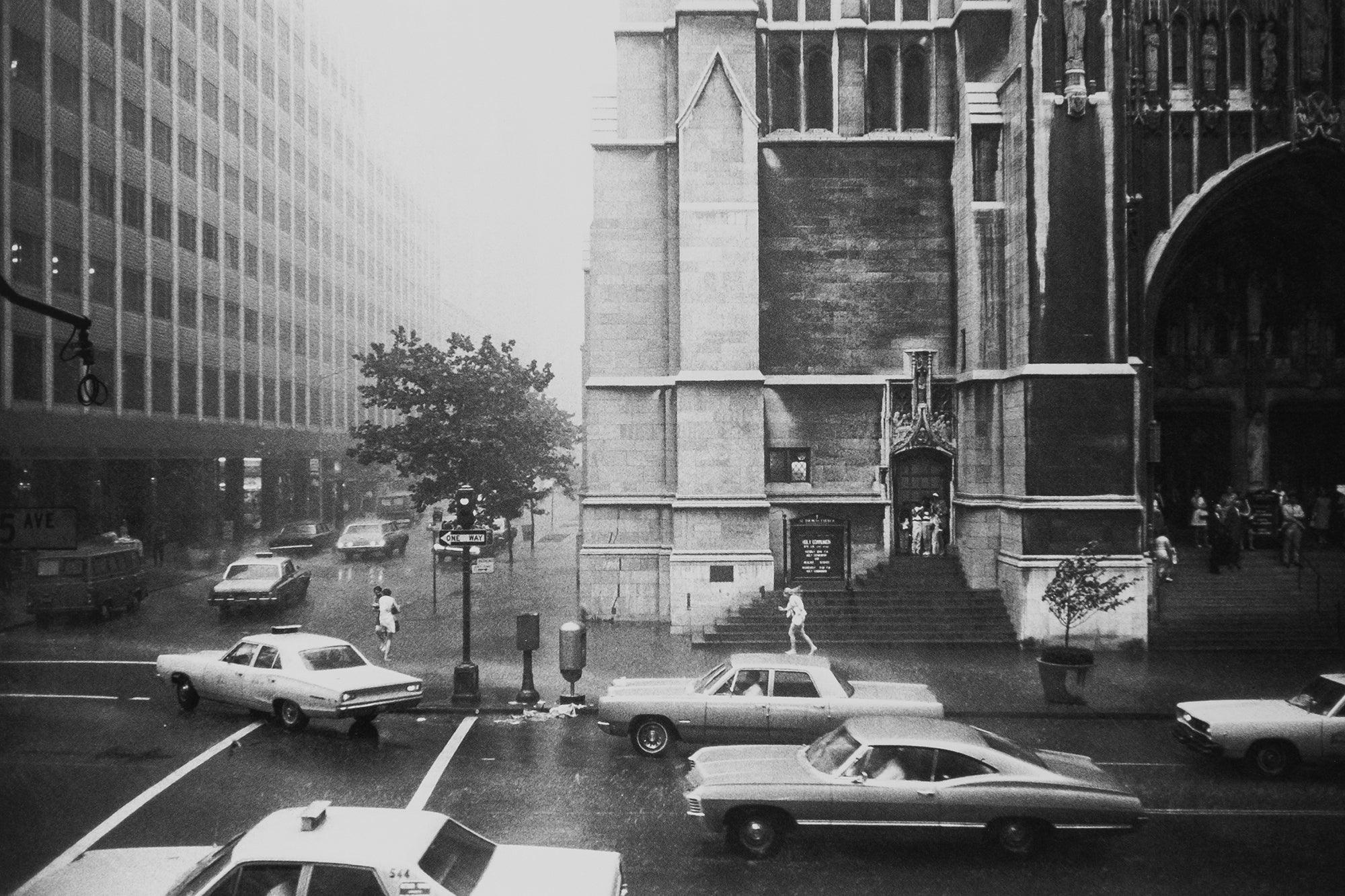Garry Winogrand — The Man in the Crowd