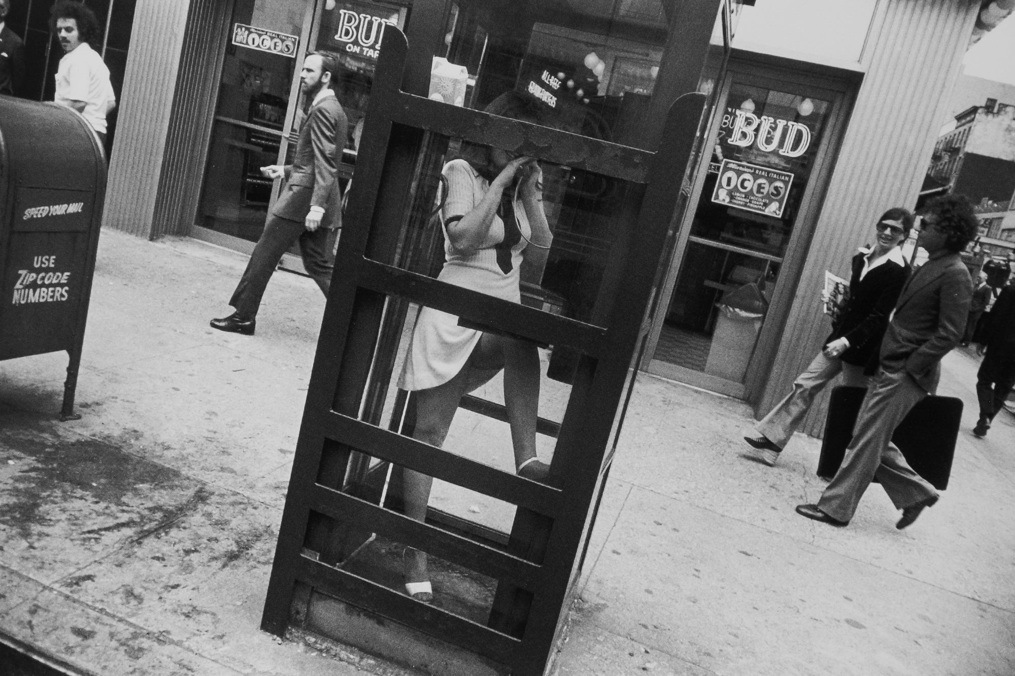 Garry Winogrand — The Man in the Crowd