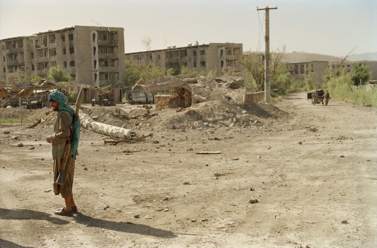 Robert Knoth & Antoinette de Jong — Poppy: Trails of Afghan Heroin