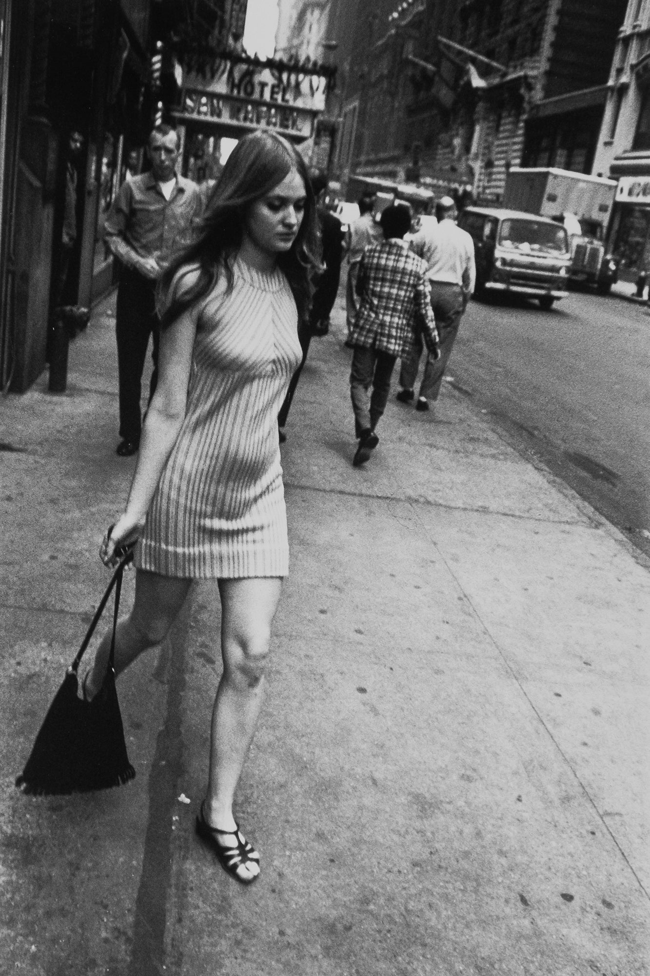 Garry Winogrand — The Man in the Crowd