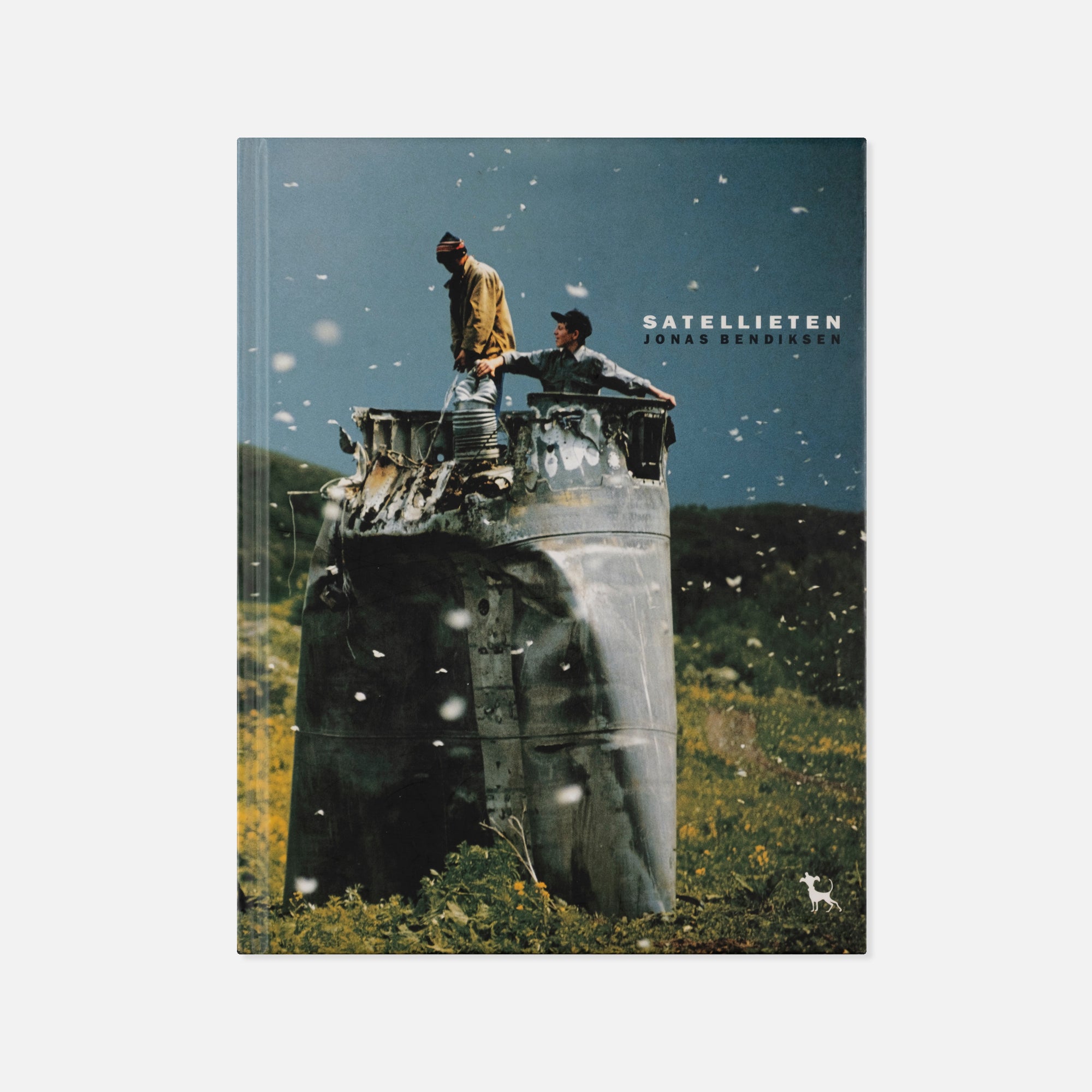 Jonas Bendiksen — Satellieten (Satellites)